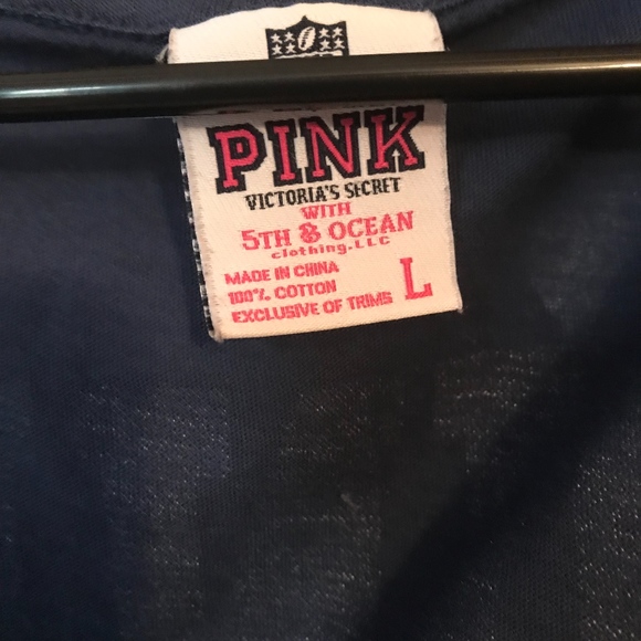 clothes - Picture 5 of 6